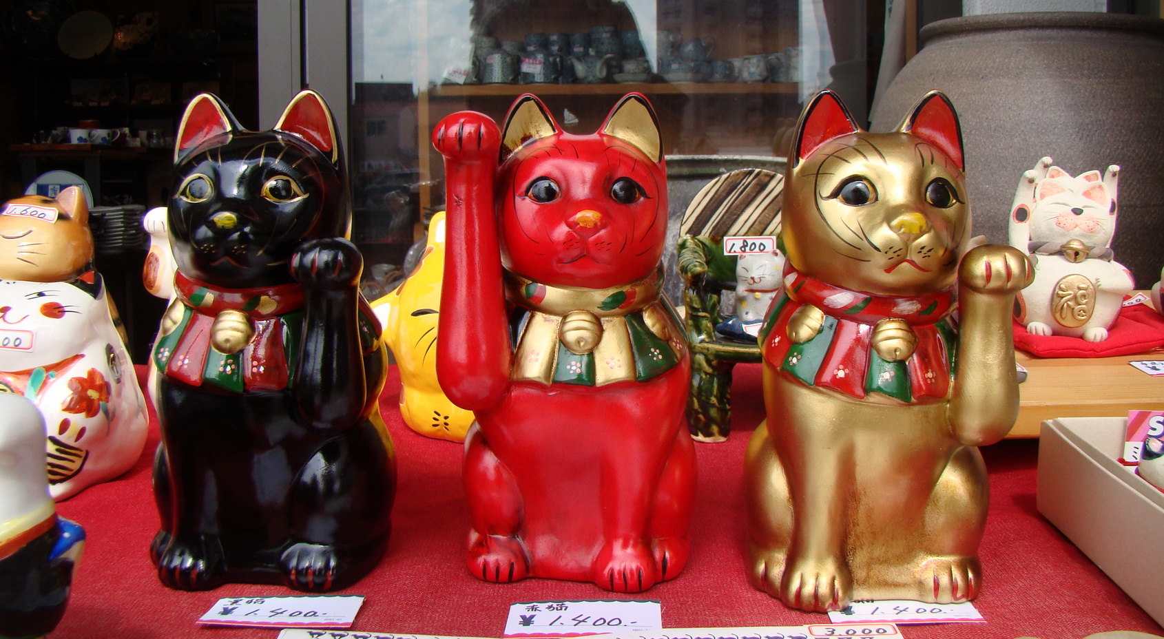 Maneki neko The History Of The Japanese Lucky Cat CatGazette